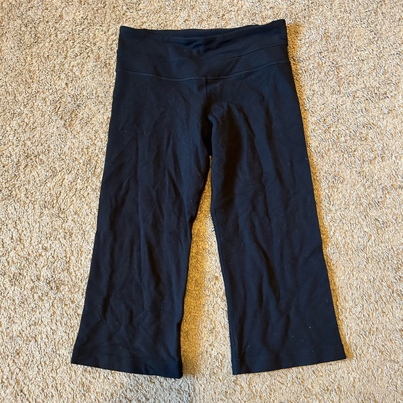 Lululemon Groove Crop Black Size 2 Women’s Stretch Stitching Yoga Leggings Run - Picture 2 of 9
